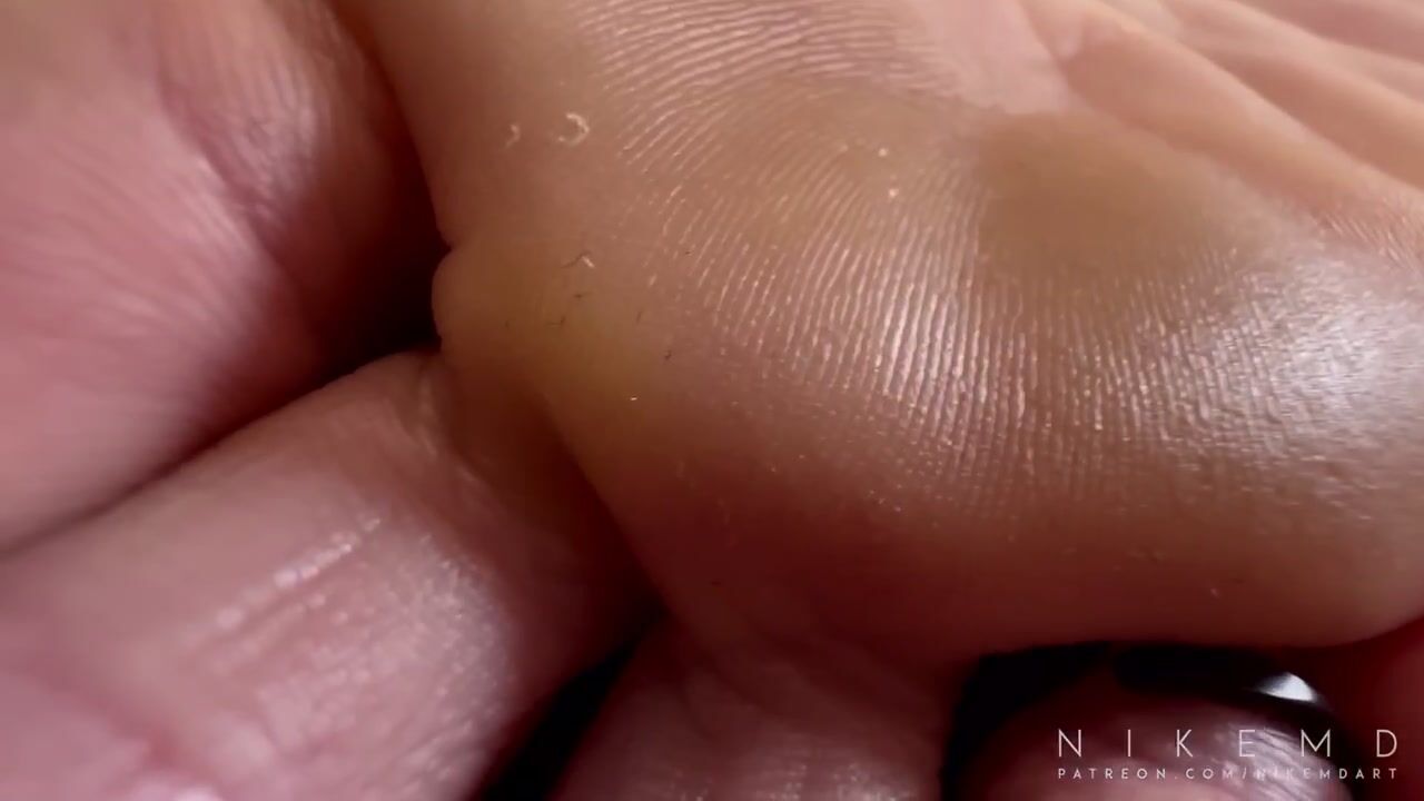 Giantess Kristiana Sole Explorer