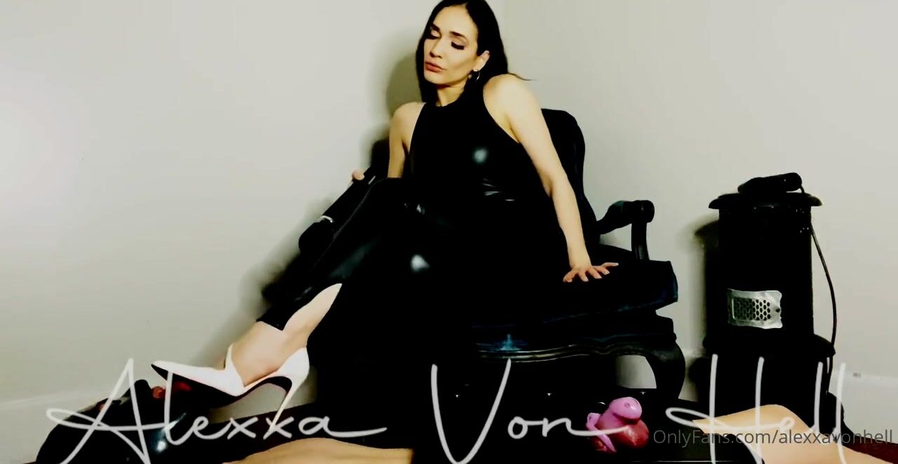 alexxa von hell table slave femdom