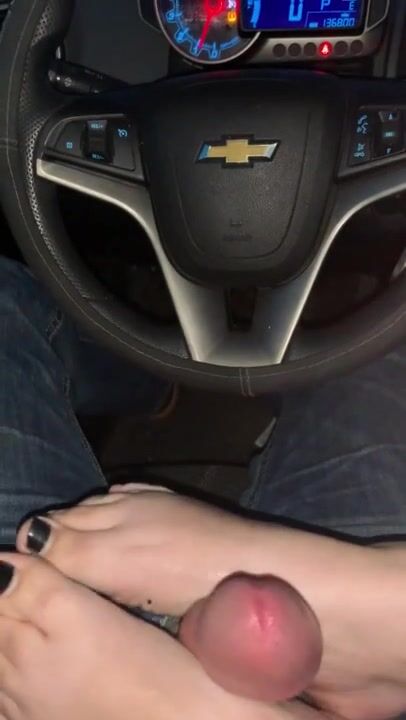 18yo ex gf footjob (OF @tey95)