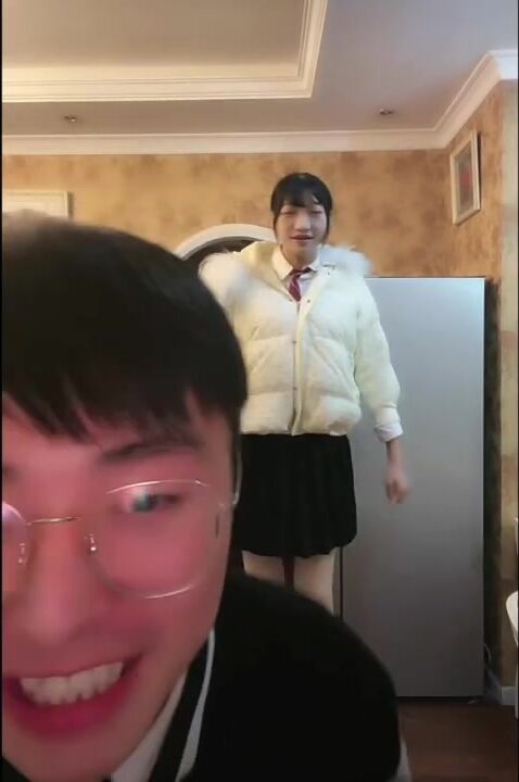 Giant Chinese Girl and Short Boyfriend part2