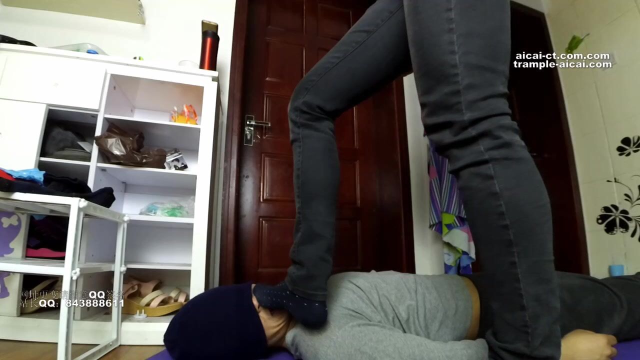 Chinese goddess DFfeng facesitting and Trampling