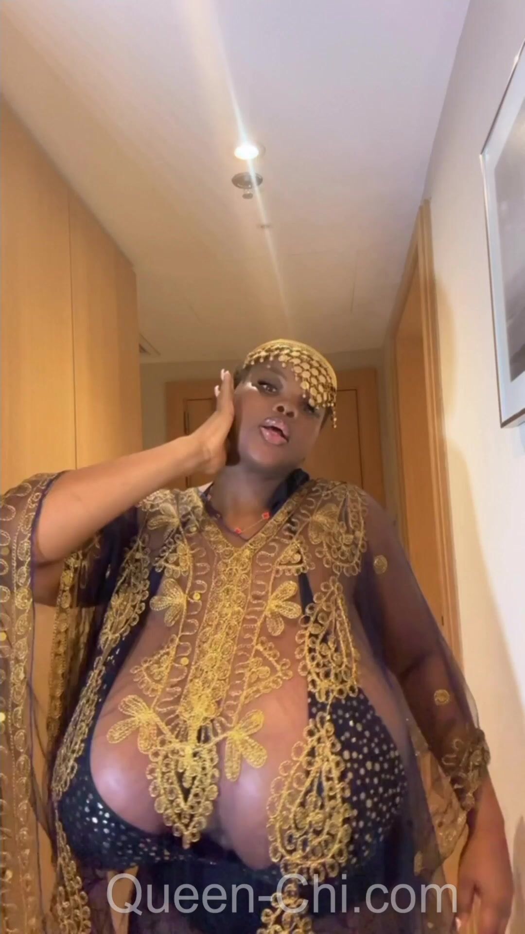 Chioma Lovv: Arab girl dance !
