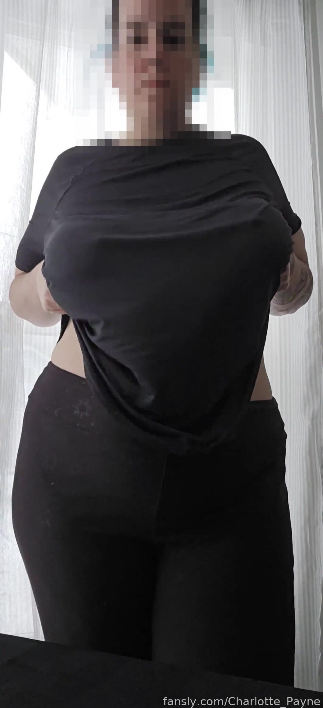 Charlotte_Payne Showwing Off