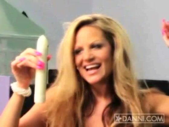 Giantess Kelly Madison 50FT Woman