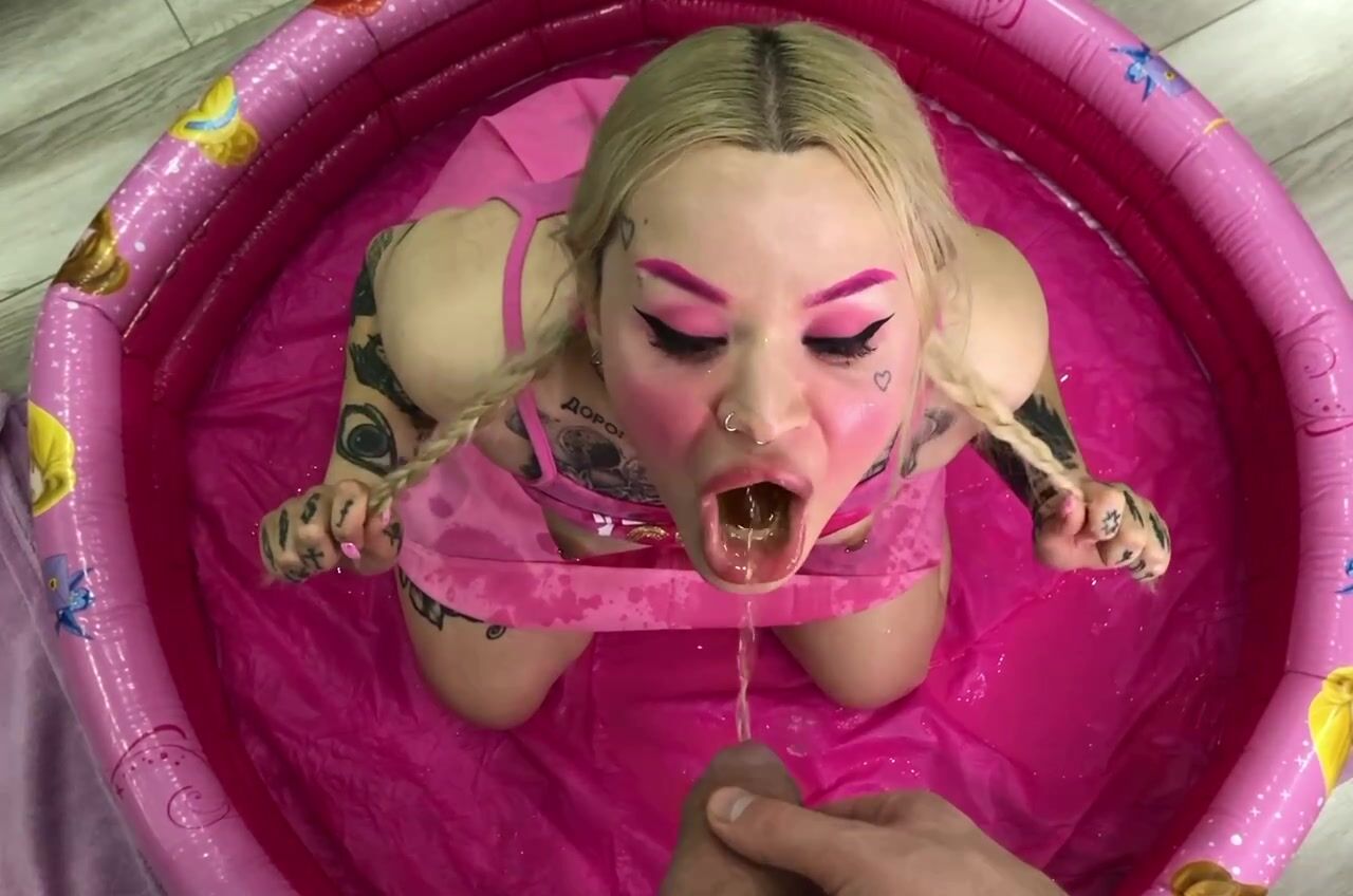Nasty_Bimbo drinking piss