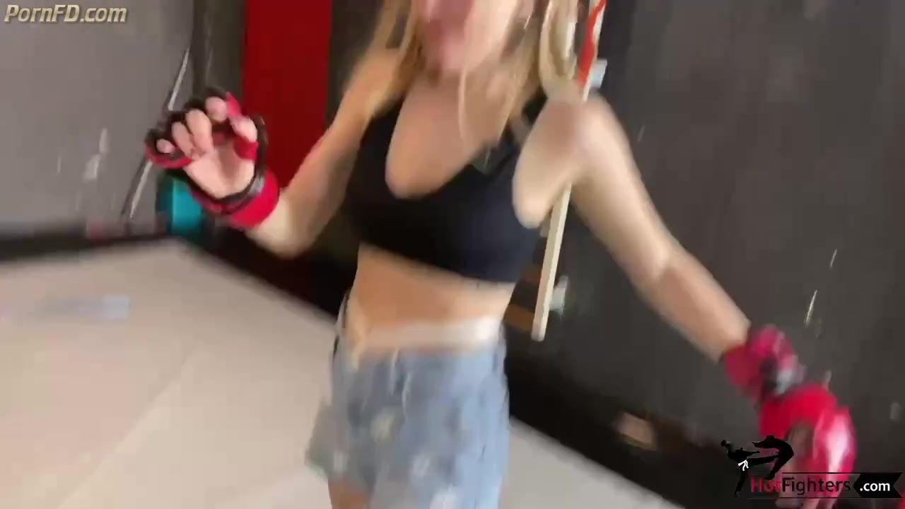 Valeria mixed fight