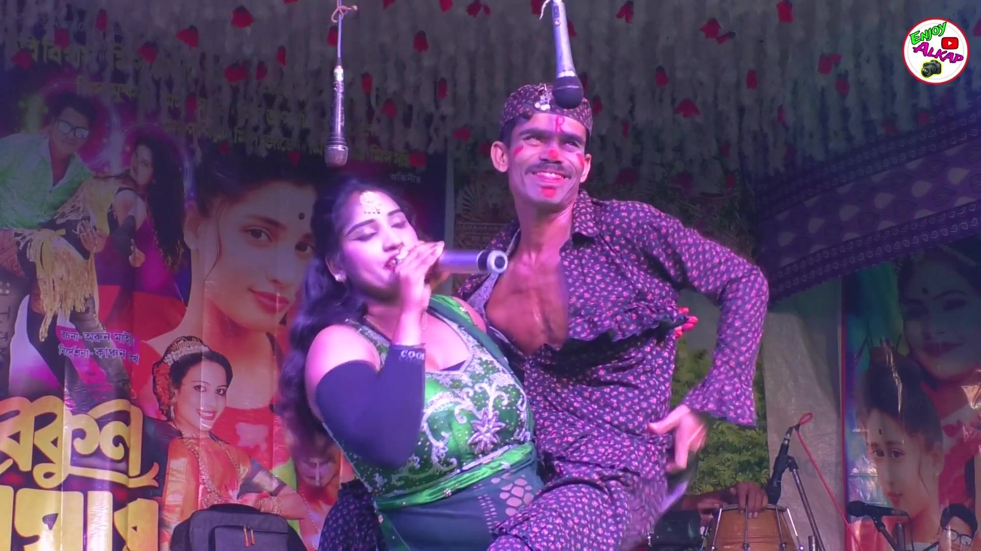 hip carry on show