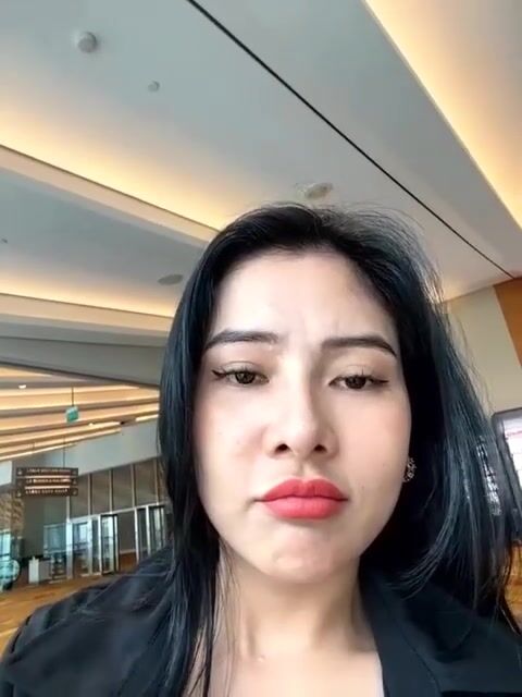 Miss_Vogue Asian risky masturbation in public hallway