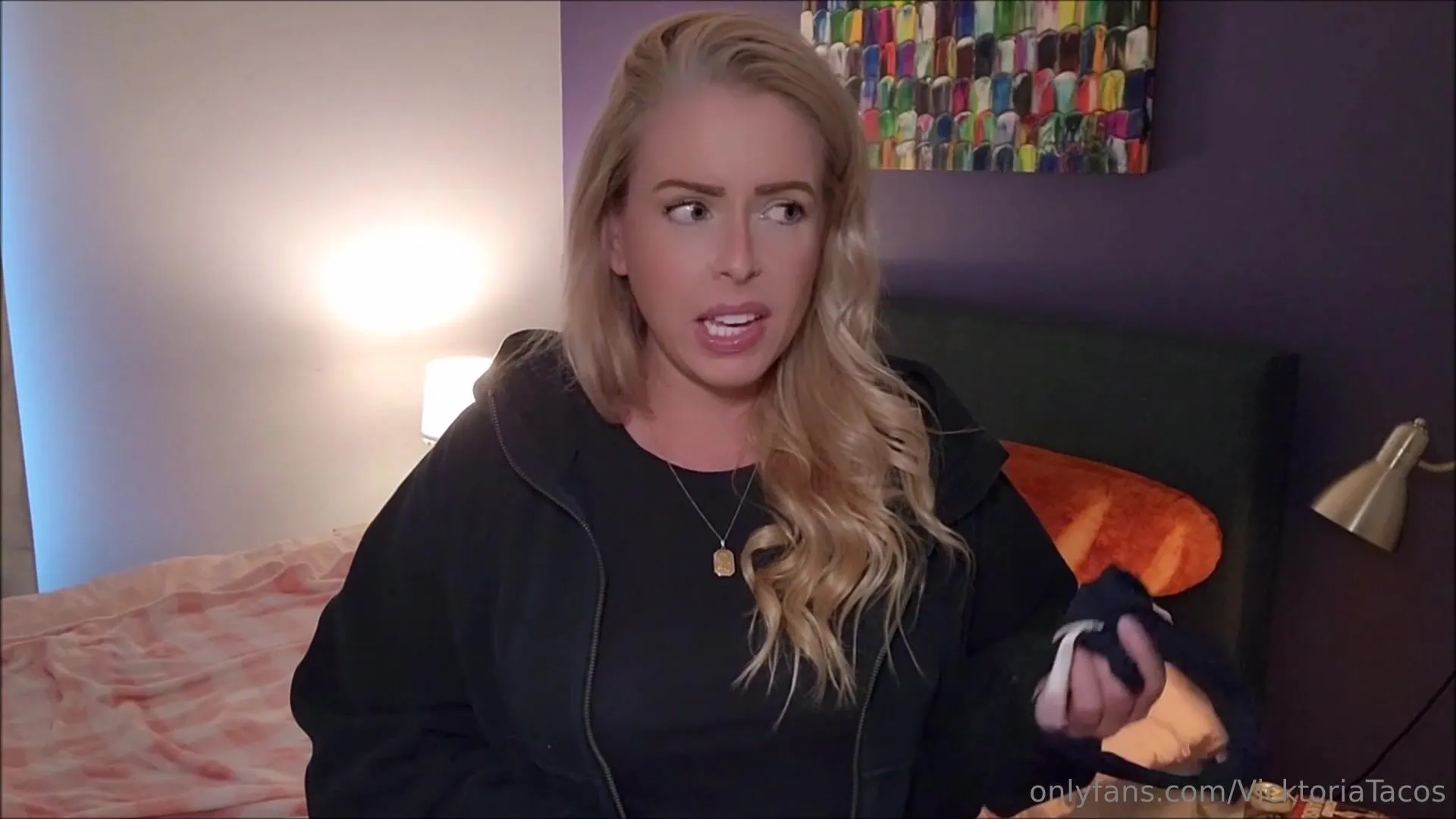 VicktoriaTacos- Stepsister Fart Punishment