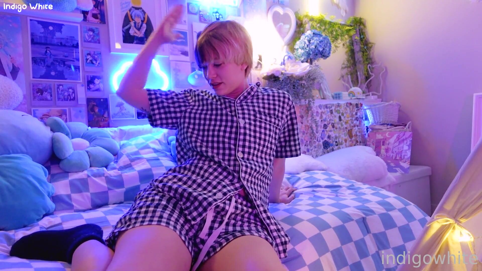 Indigo White - You Never Want To Be The First To Fall Asleep At A Sleepover smh...