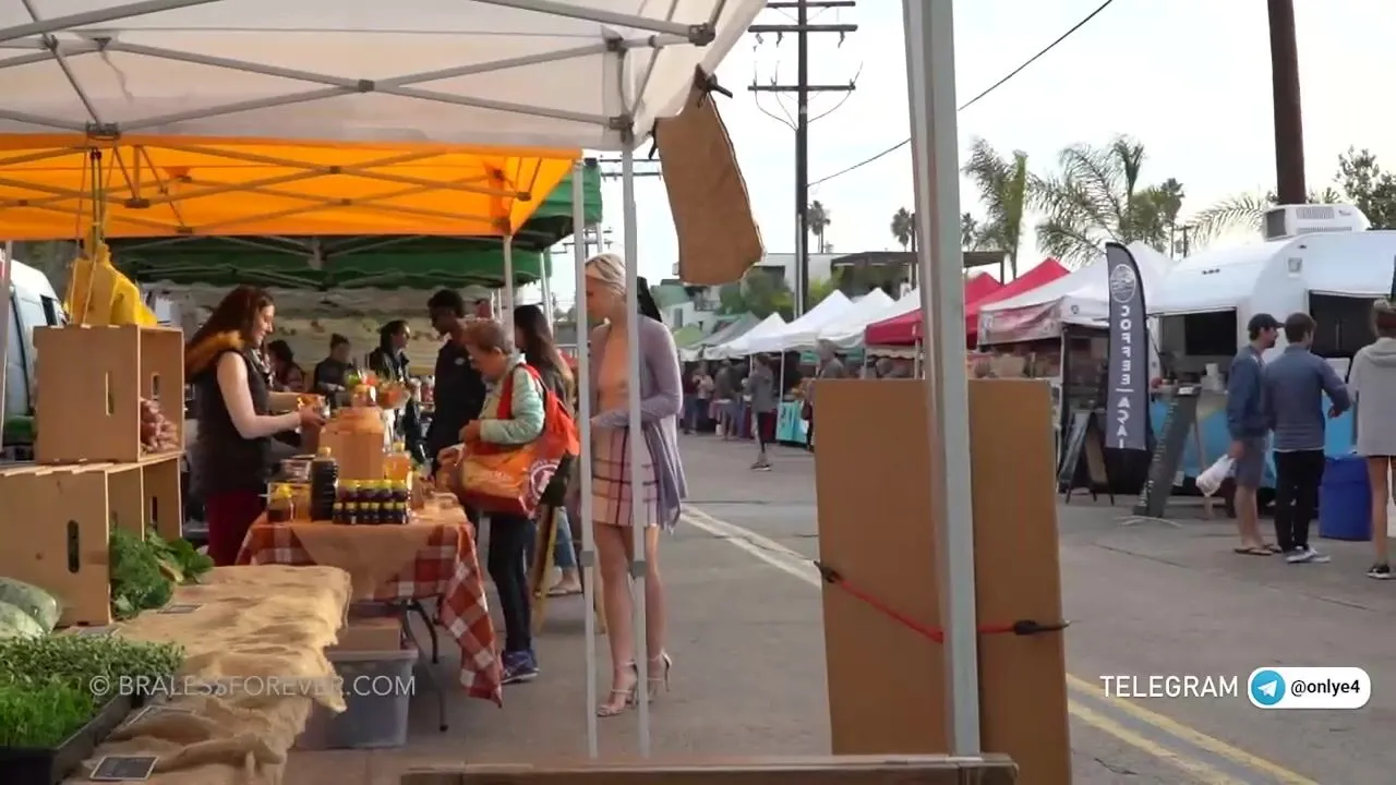 BFF - Nude at the Farmers Market (bralessforever bitchinbubba)