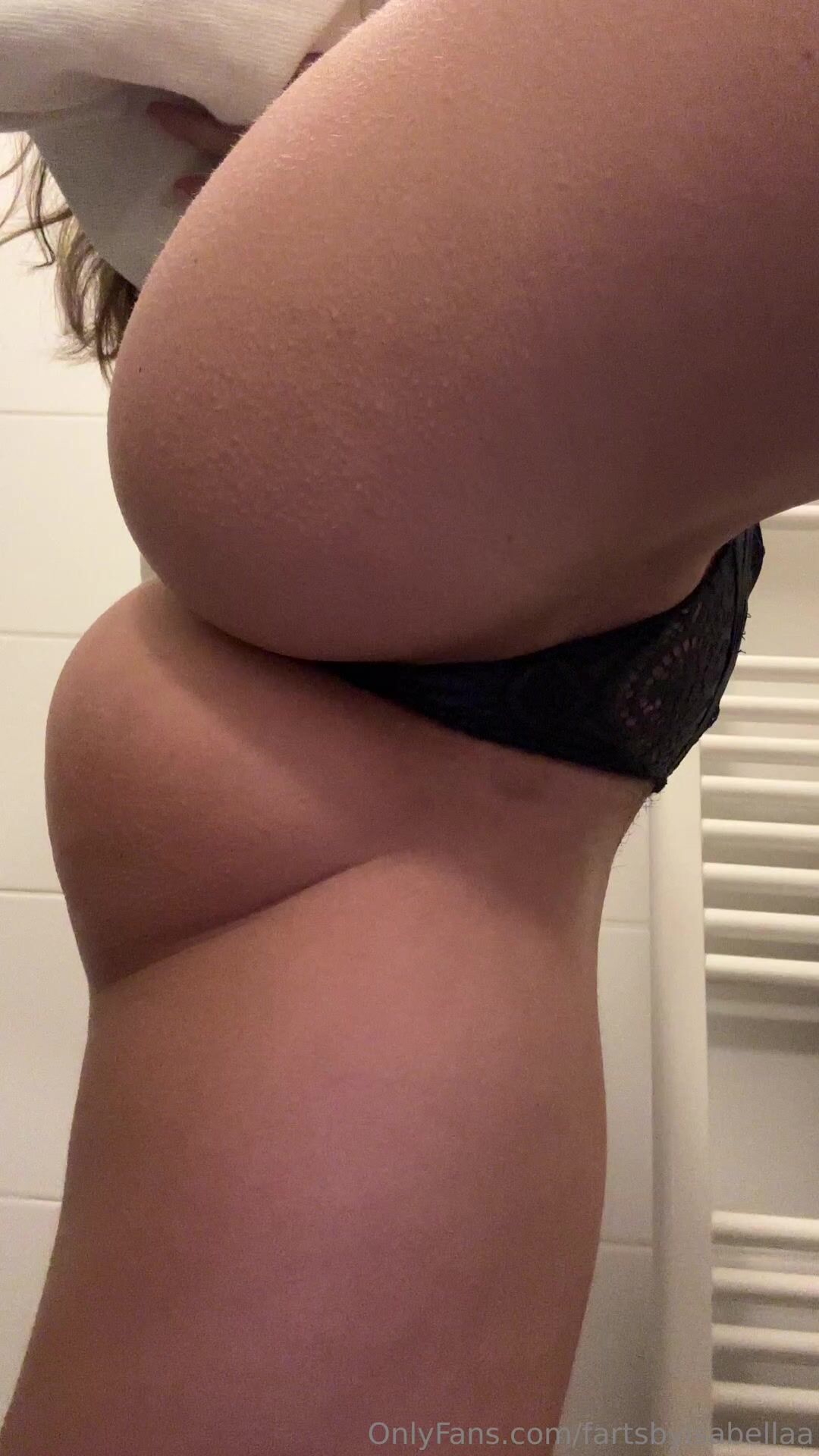 Isabella farting