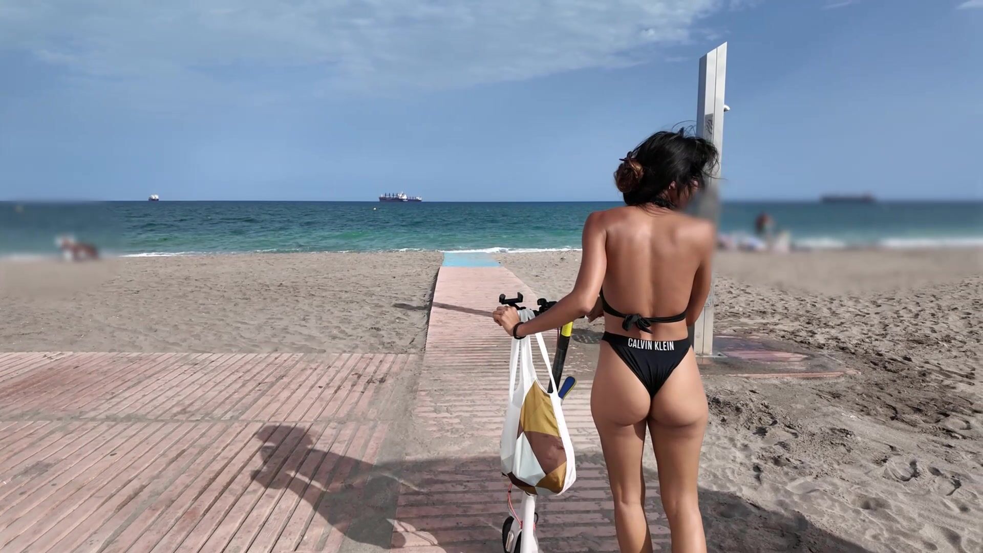 Daring Kiera Stripping Naked at the Public Beach