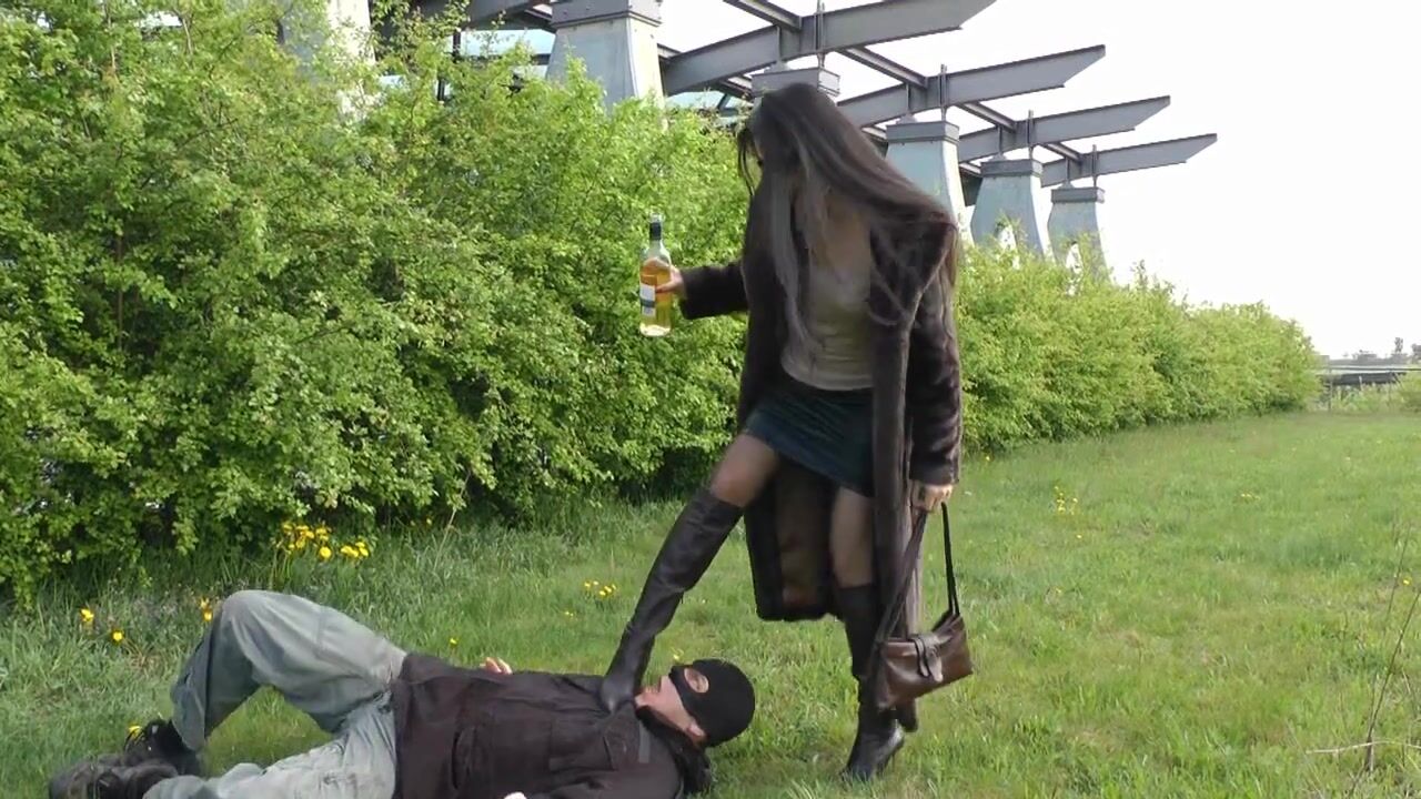 goddess leyla - train station drunk worship humiliation