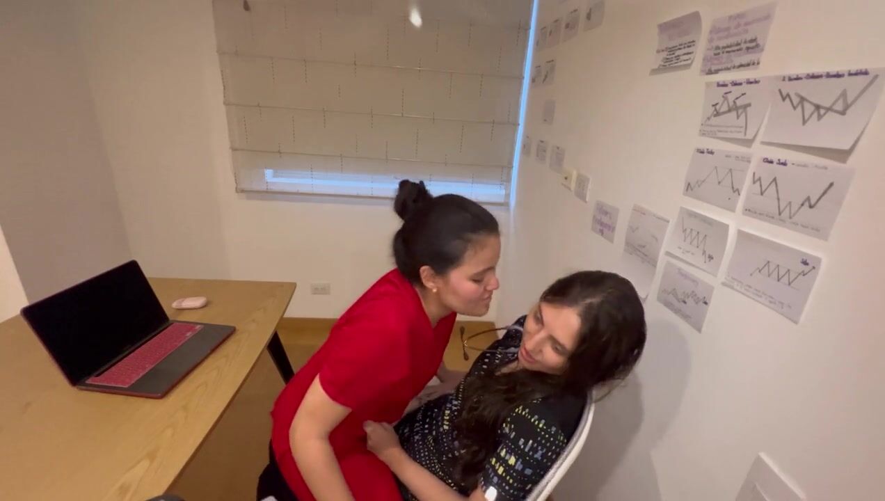 Lesbian lapsitting-2
