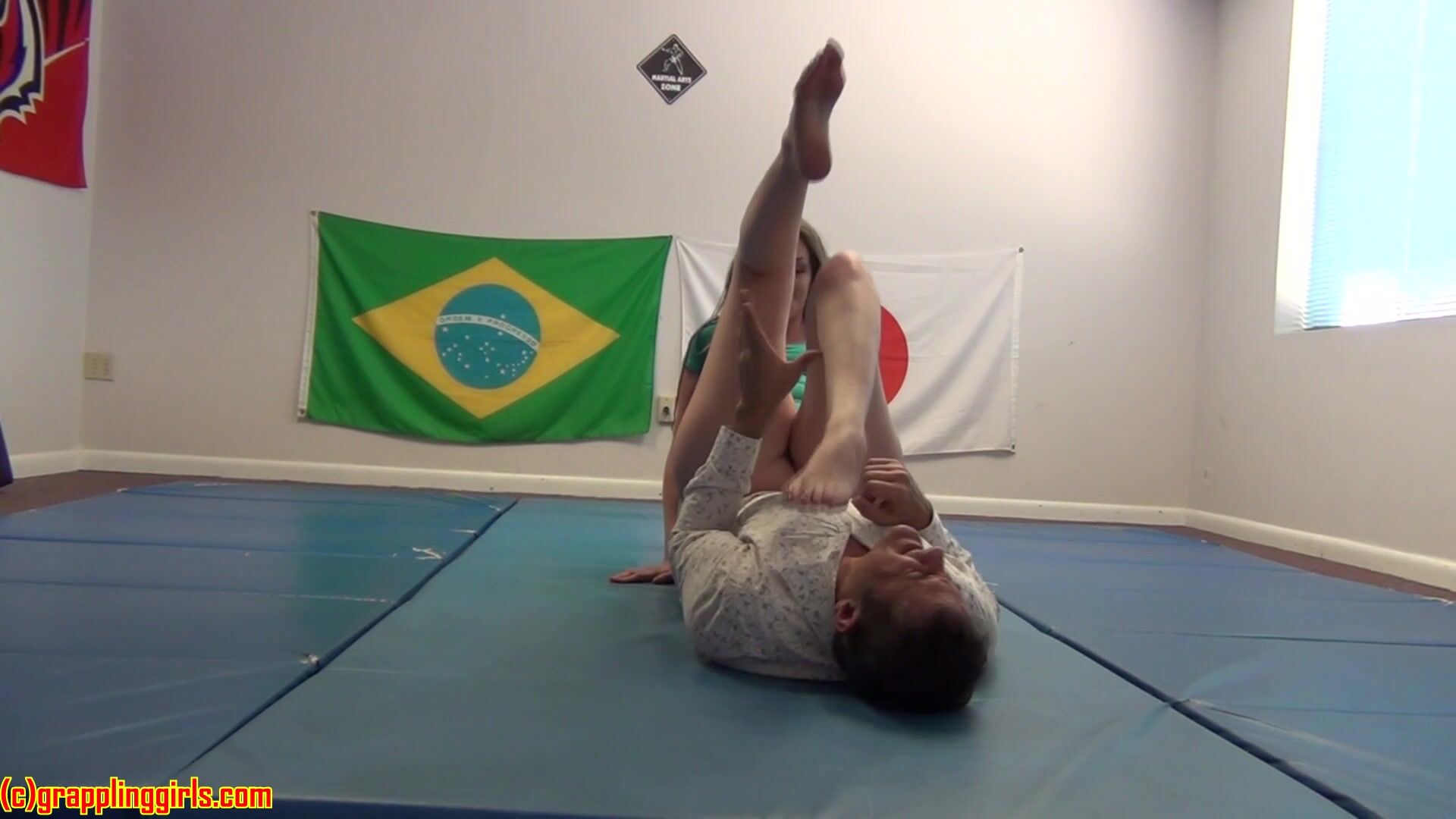 Sablique Facesitting Wrestling