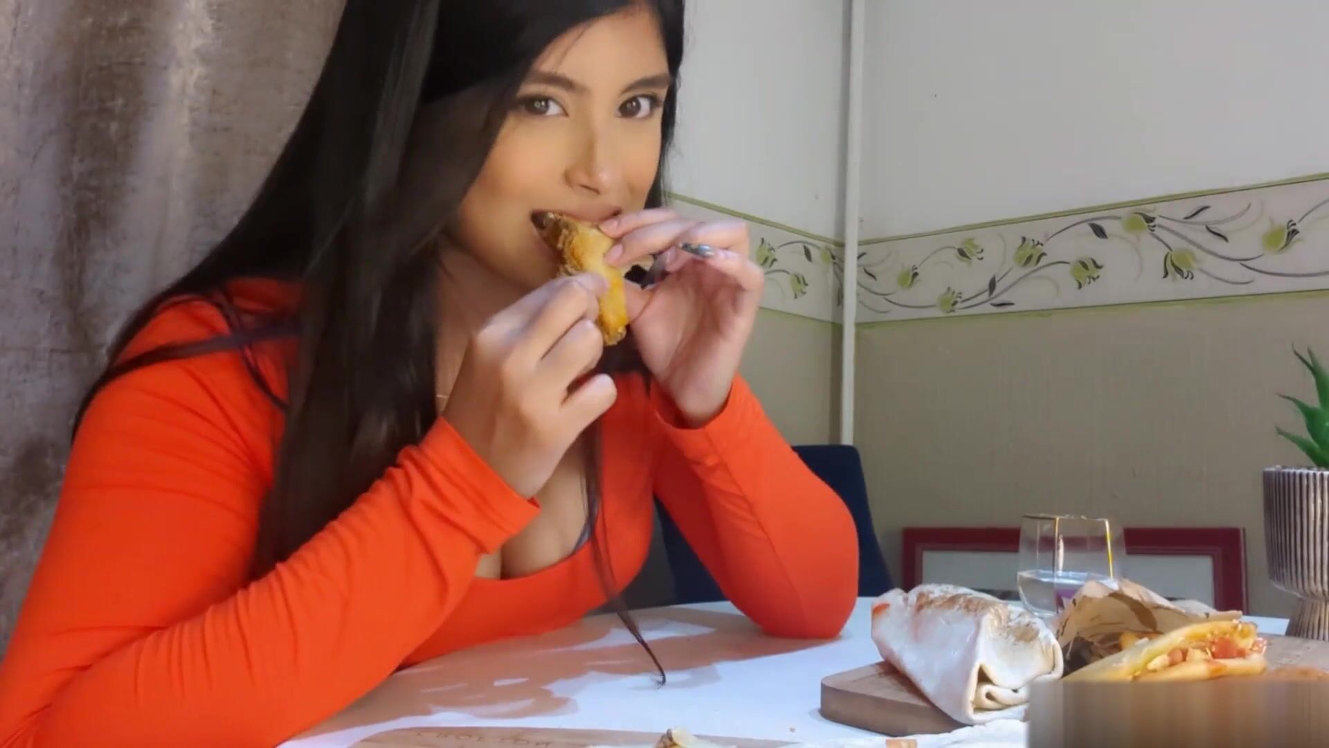 Aeluin Mukbang fart