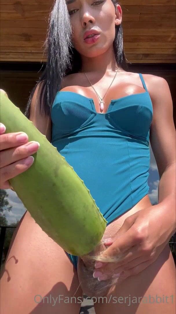 TS Serjarabbit Onlyfans fucks a plant