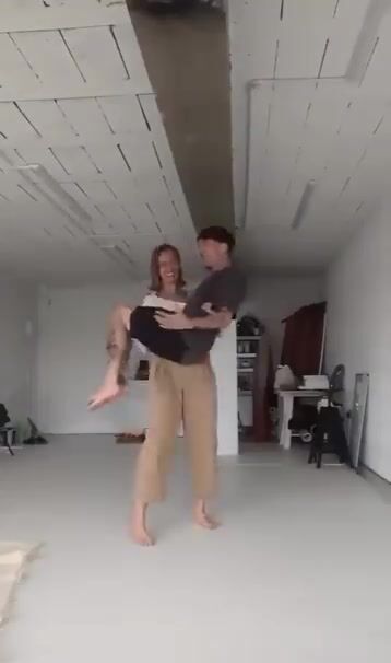 Blonde lift and carry