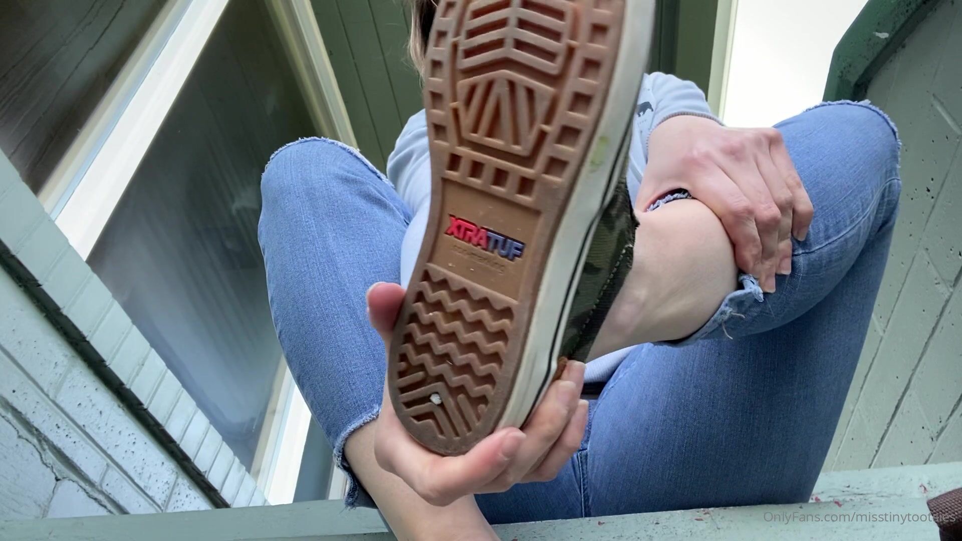 MissTinyTootsies - Shoes to Barefeet POV