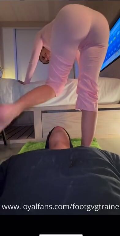 feet gagging