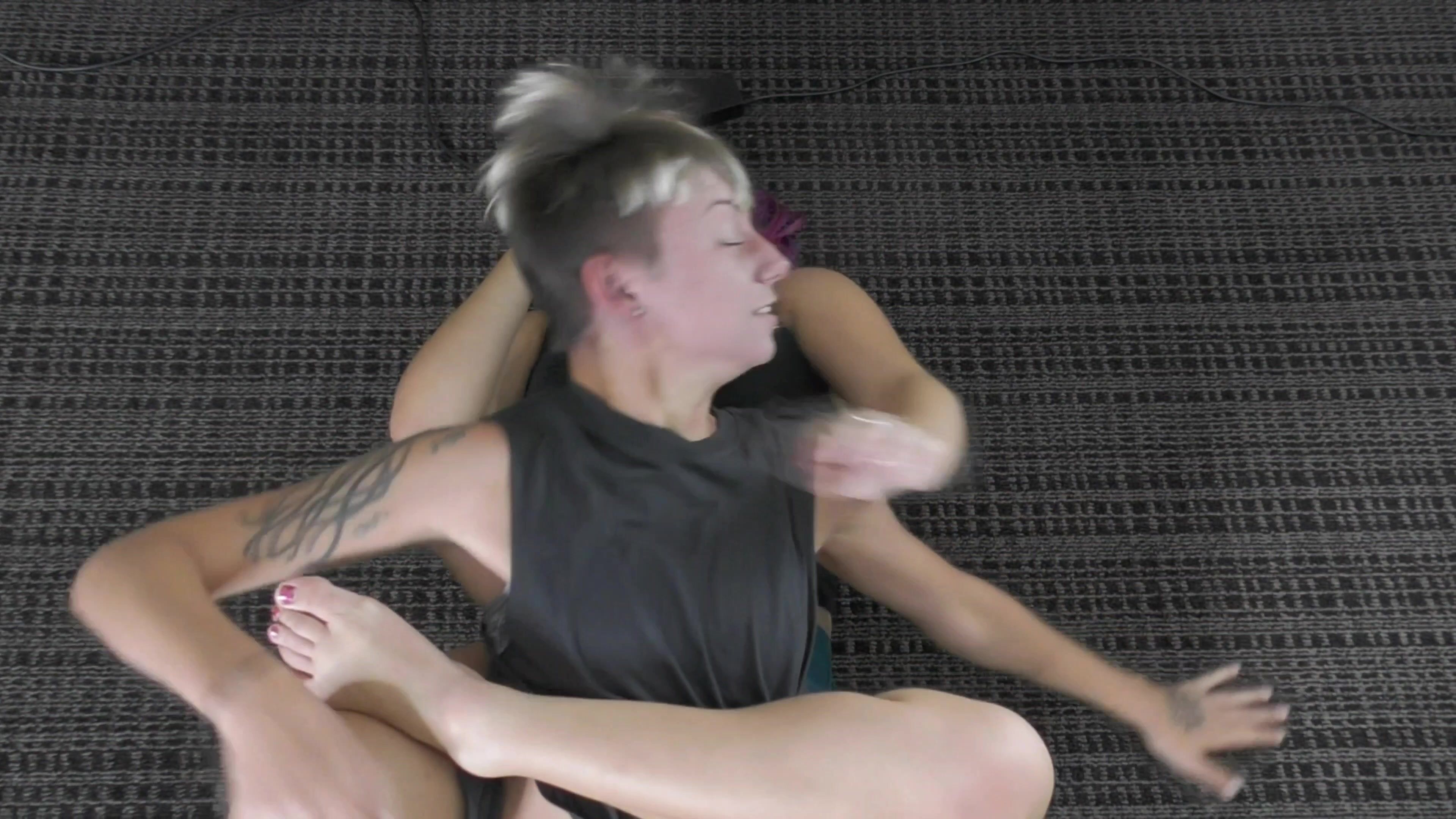 Reality Girls Scissors Pride vs Dani