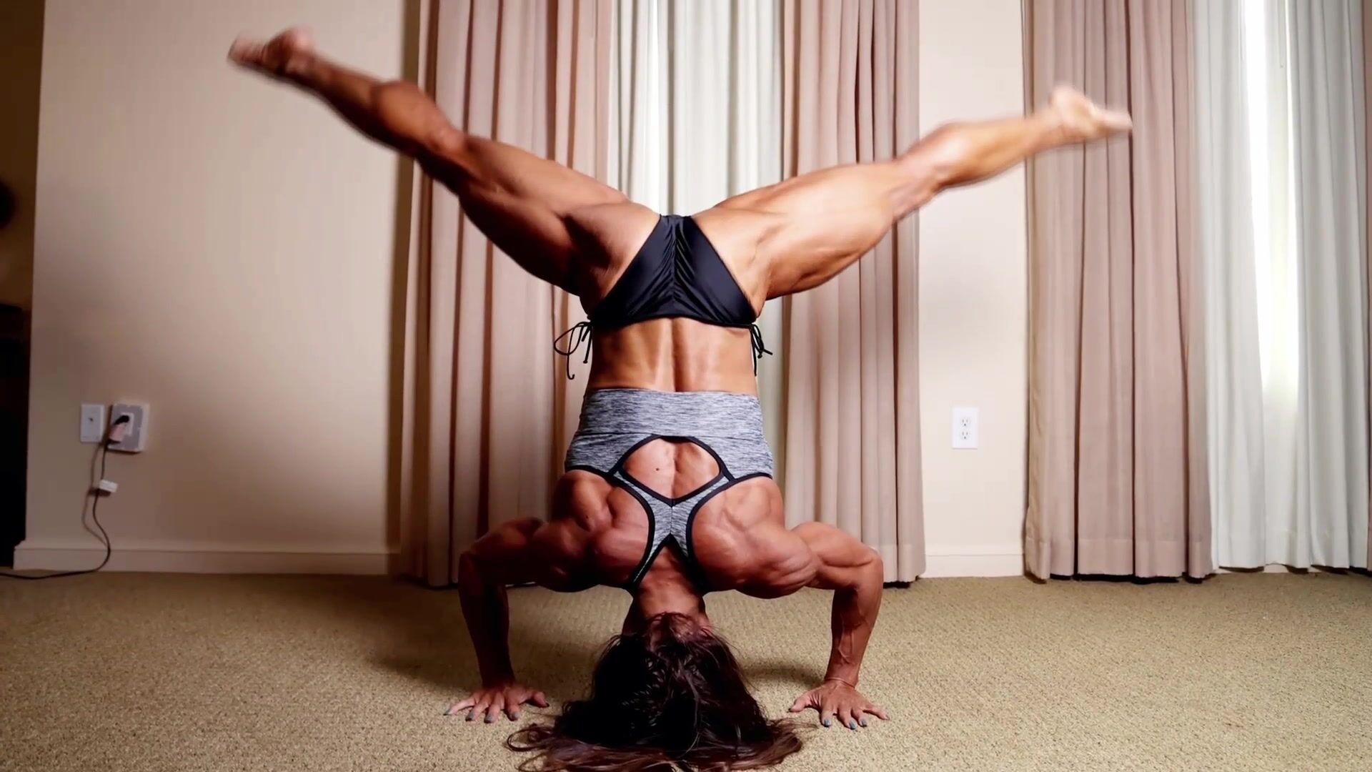 Tamara Vahn muscle flexing