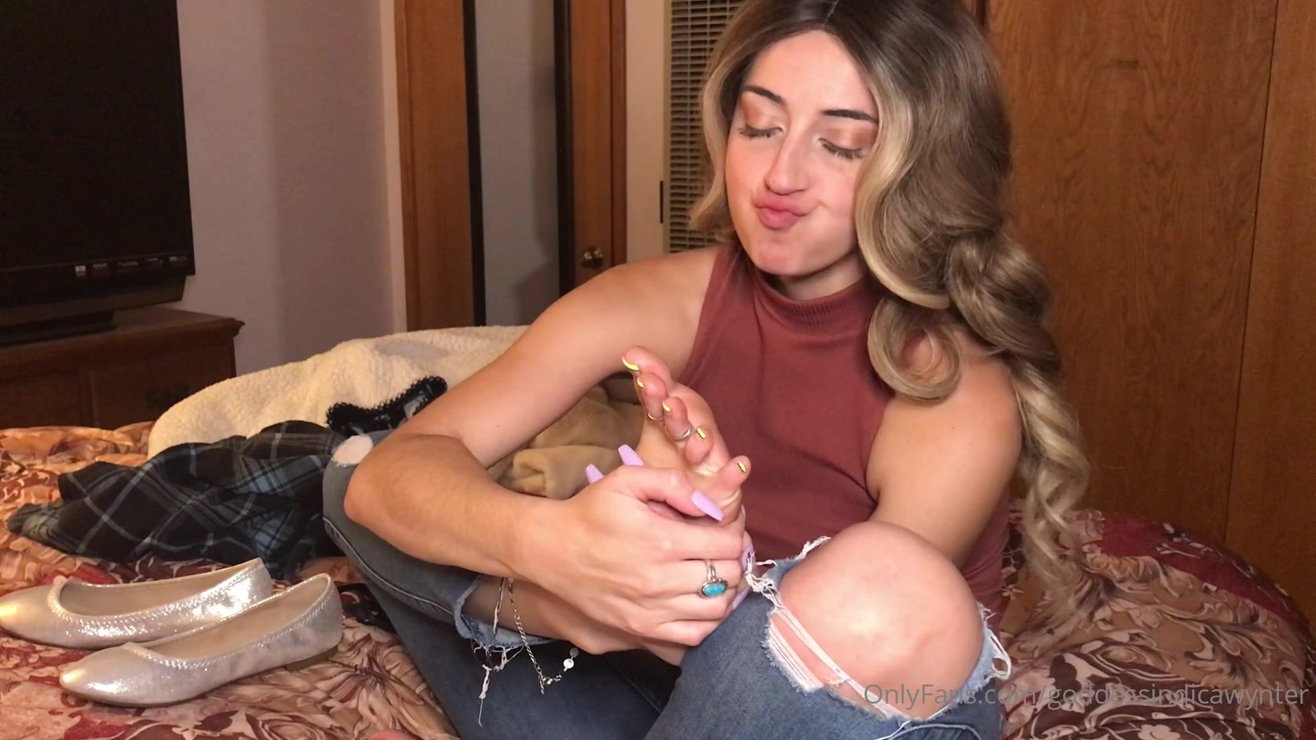 Goddessindicawynter feet worship