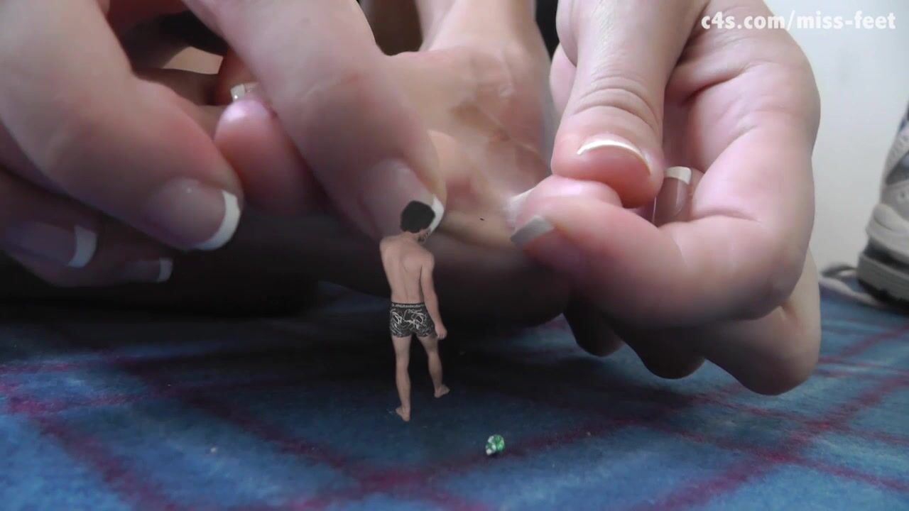 Star Nine - Giantess