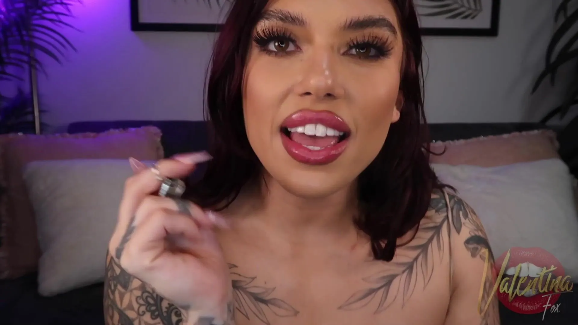 Valentina Fox - Locked_While_I_Go_On_a_Date
