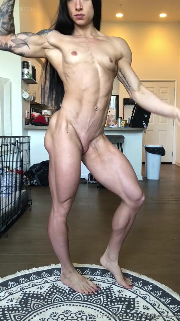 Beautifull muscled girl flexing