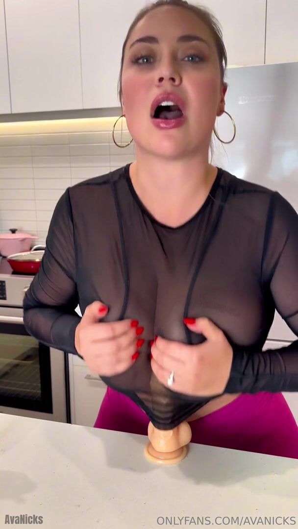 Ava nicks