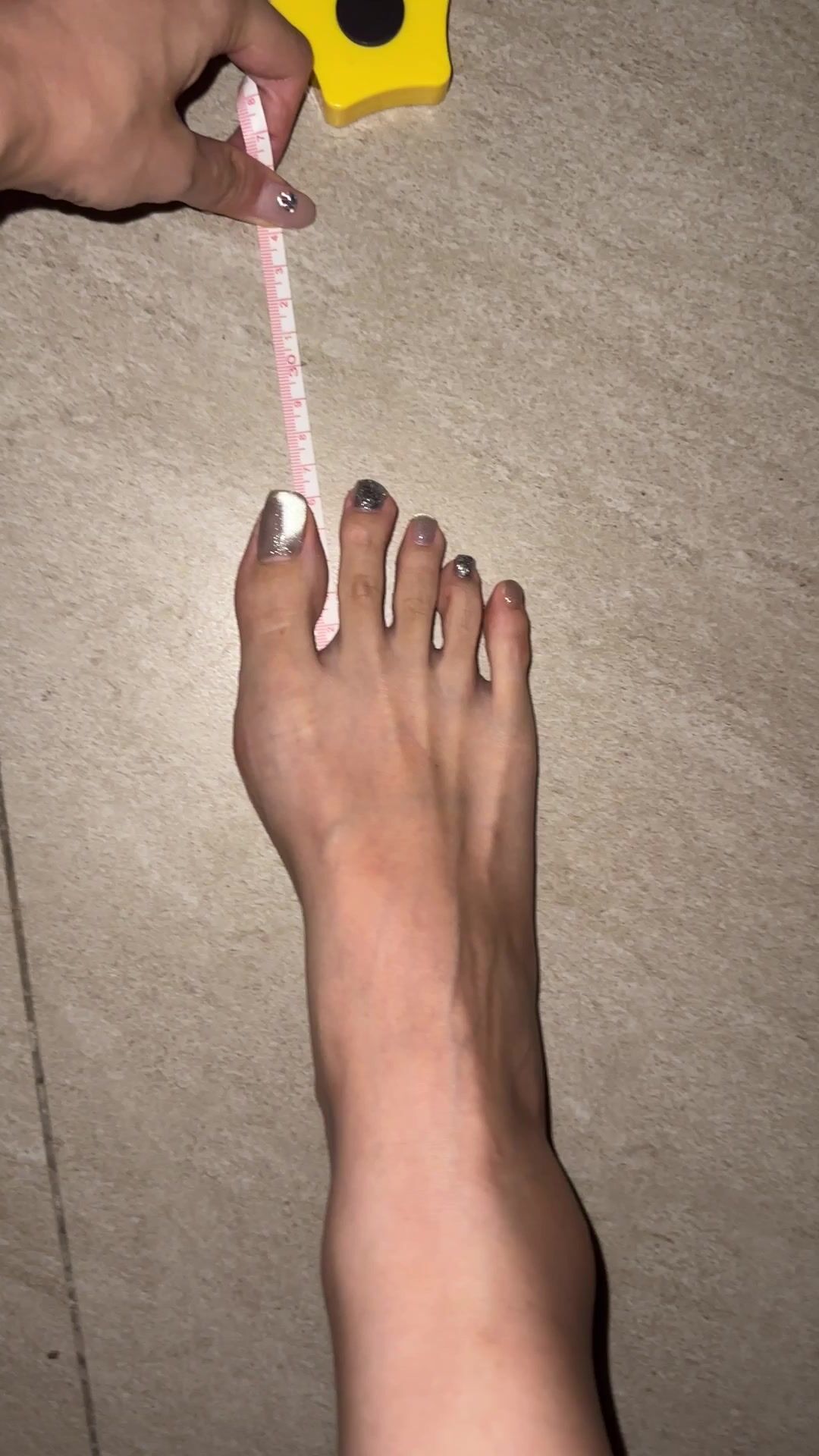 Tall Asia girl with size 11 feet and measure them