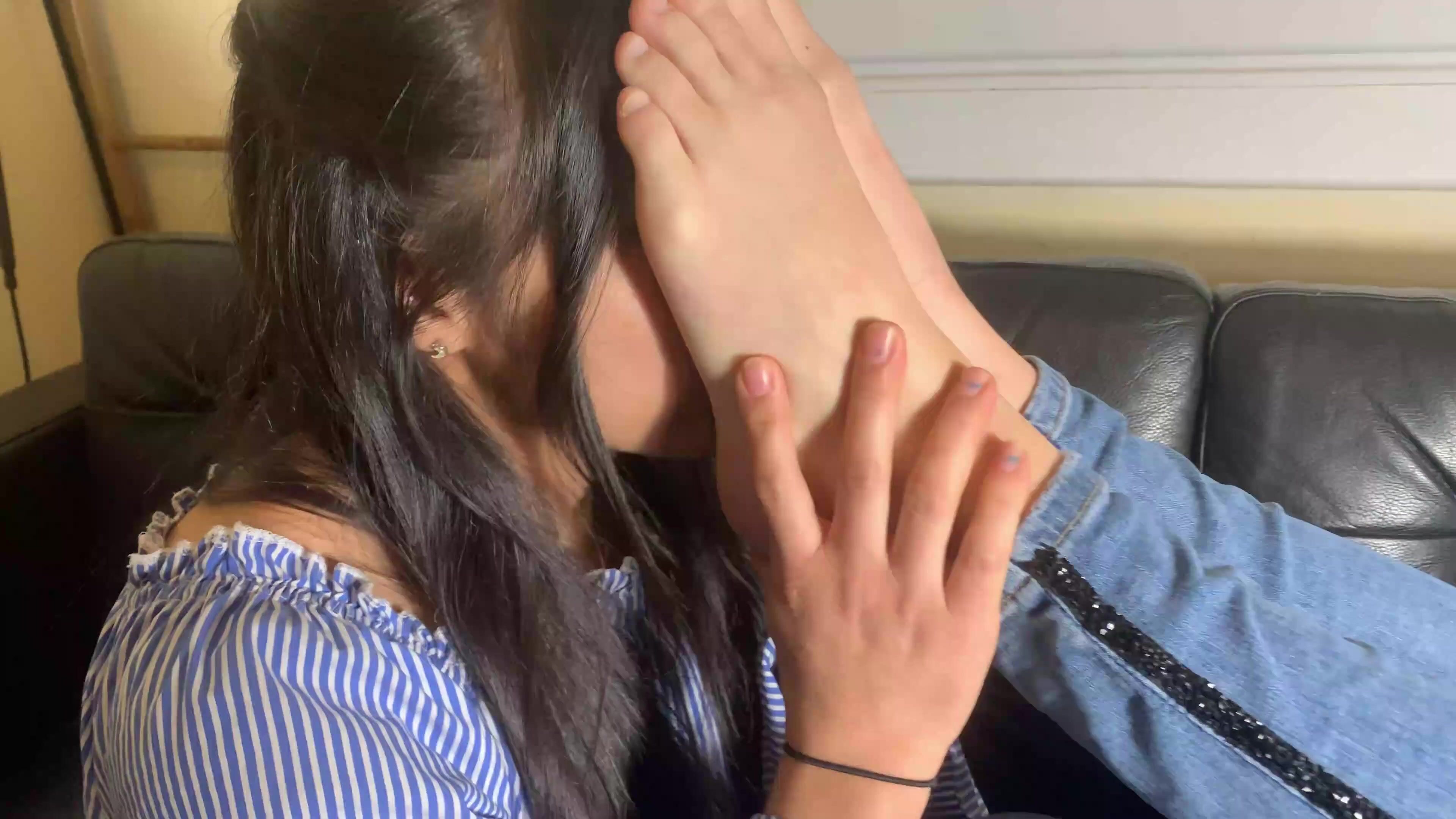 MiaTeen_Enjoying-each-others-feet
