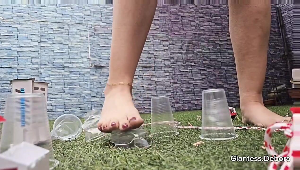 Giantess rampage