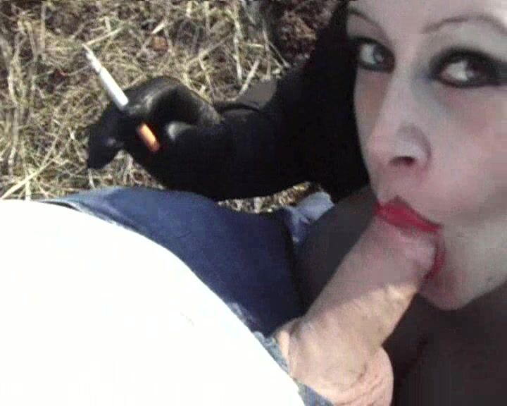 The Blowjob Lady - yy.tbl.e25.leather.lady.smoking.toples.outdoor.blowjob.and.handjob
