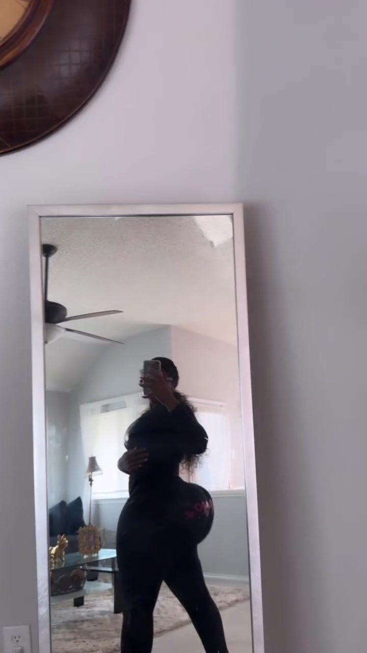 oh so juicy ass bouncing