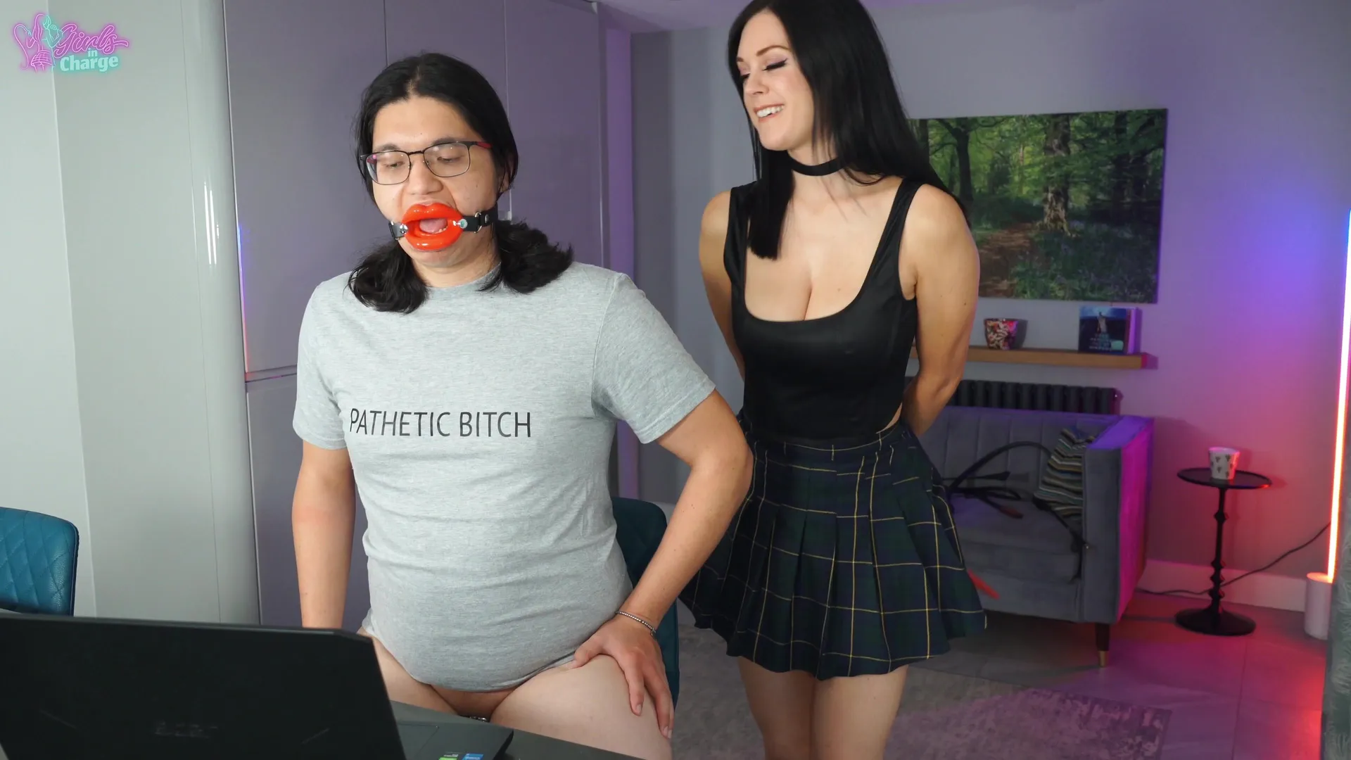 Girls in Charge - Slave Glory Hole Training Miss Alika White