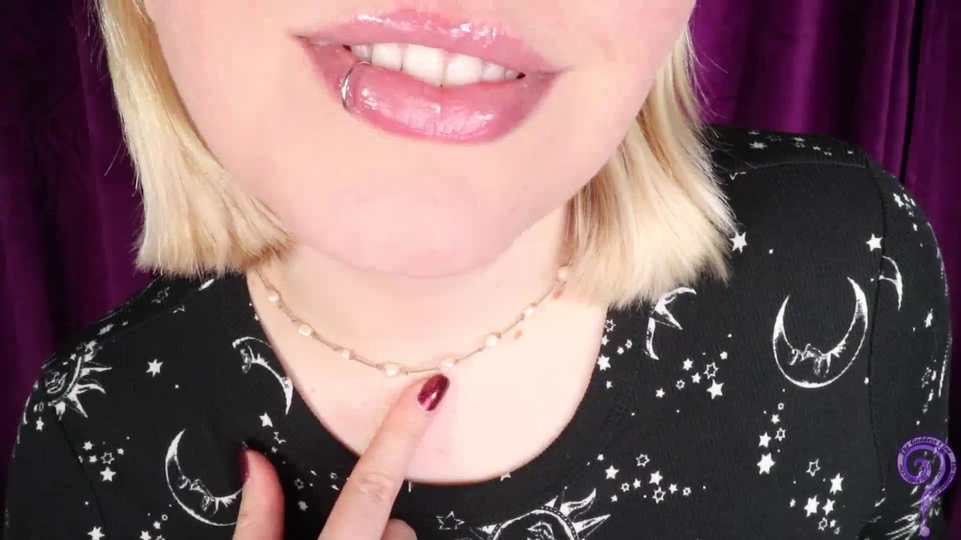 Goddess Clue Teasing prey in the tummy