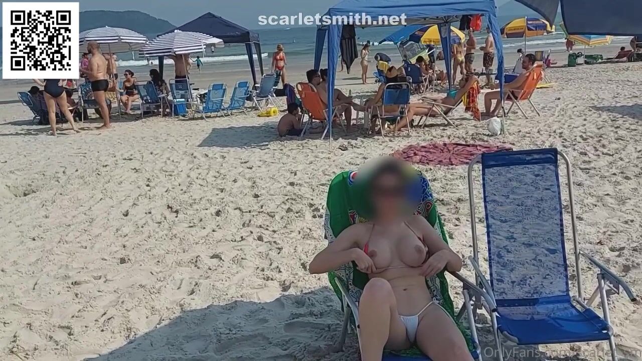Scarlet Smith - Exhibitionism in public beach