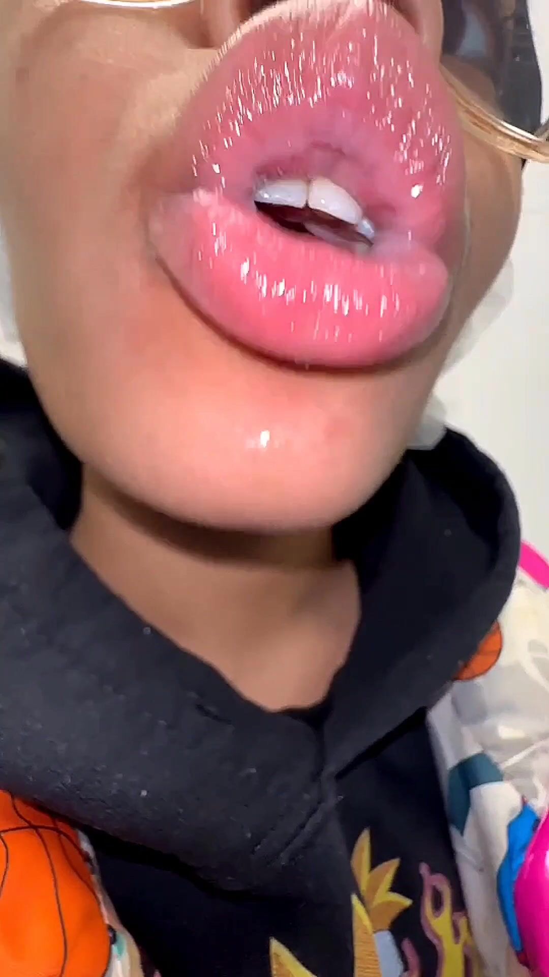 Ari HUGE tongue, mouth and throat