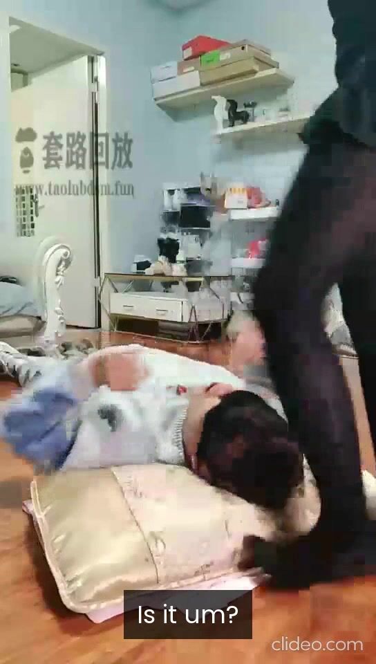 Chinese facesitting suffocation with eng subtitles