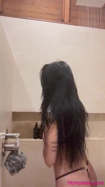 Mia Khalifa -Shower Shave