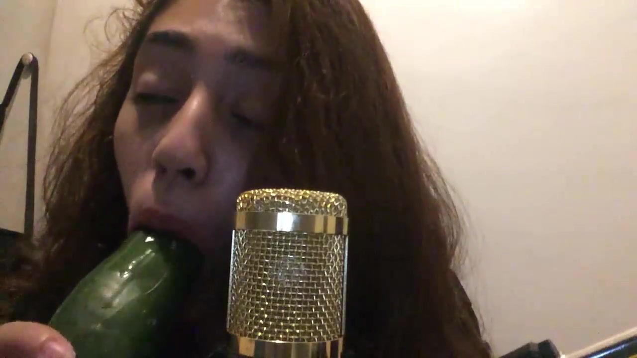 MeeraASMR | MeeracleASMR Sucking Cucumber