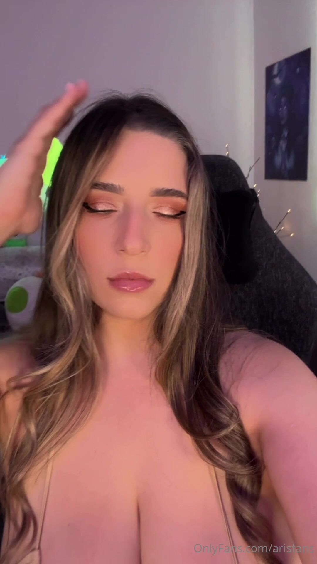 Arilov3 sexy belly
