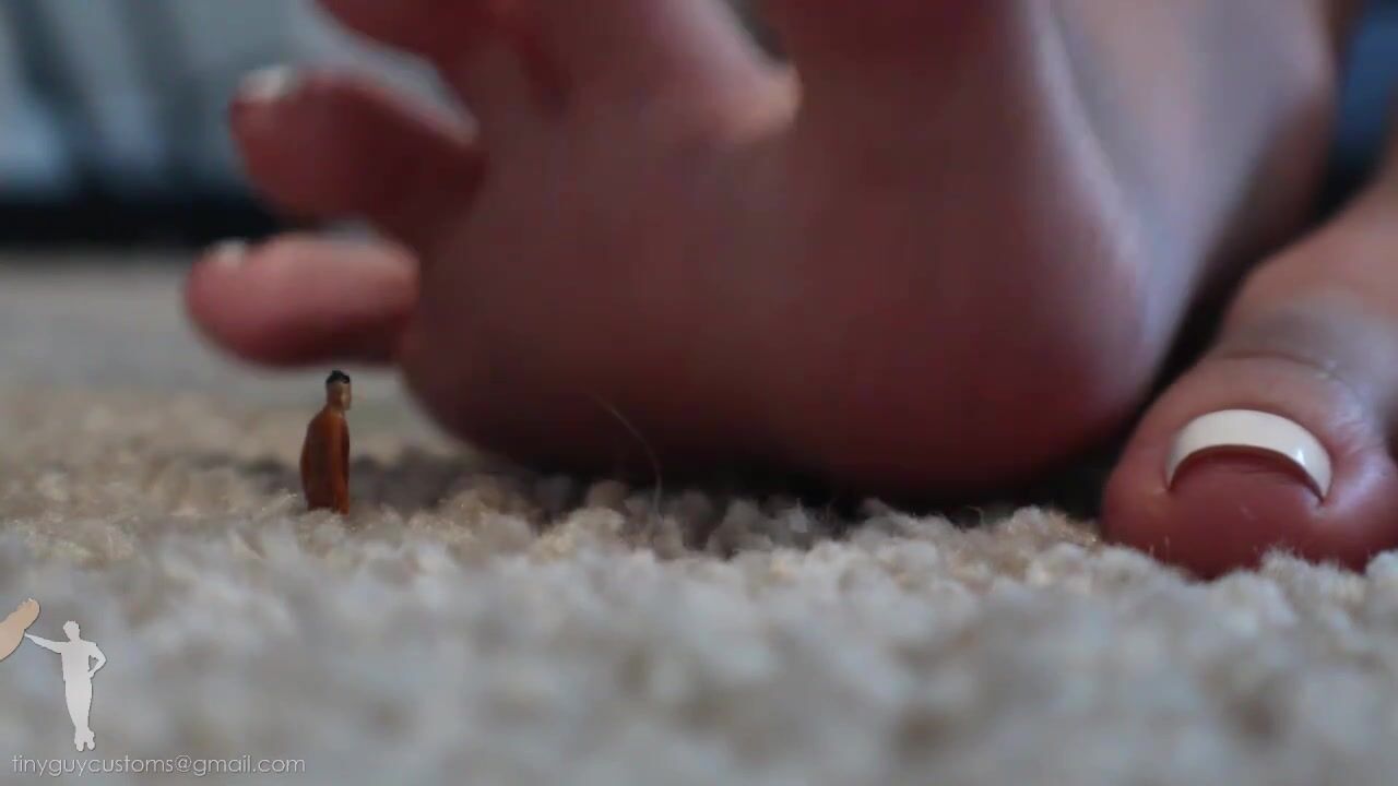 Tiny Customs - Giantess Boss