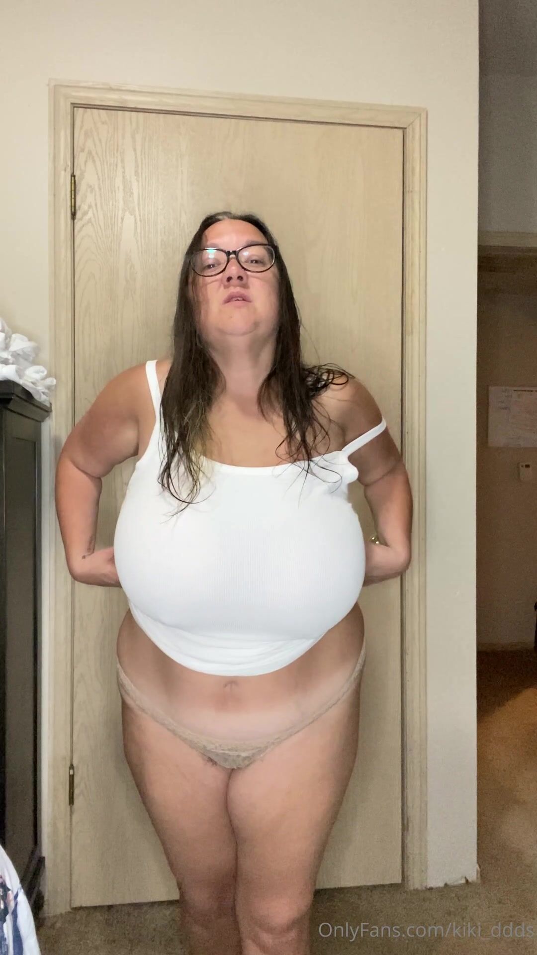 Kiki_dds-Stepmom helps out stepson