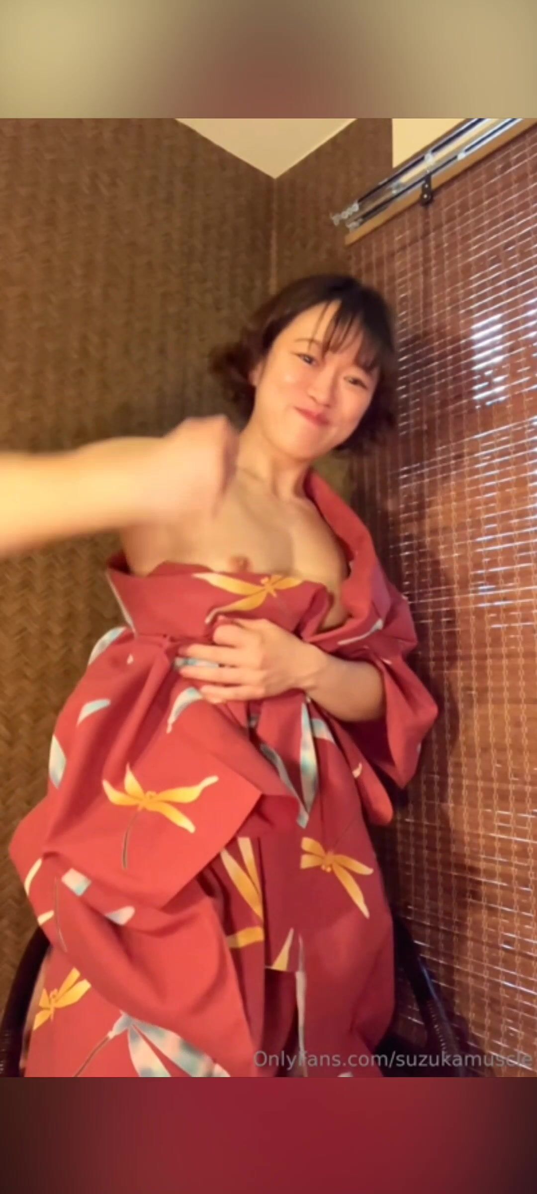 SuzukaMuscle Naked Strip