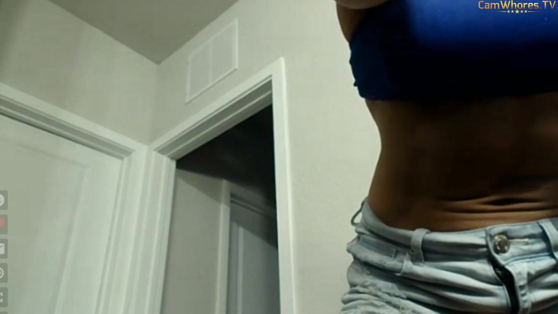 carolyne looking shredded in daisy dukes