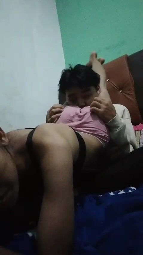 Girlfriend practice headscissors